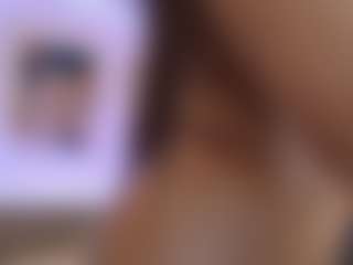 Live cam show with mia_saenz3 - Petite on Stripli.com