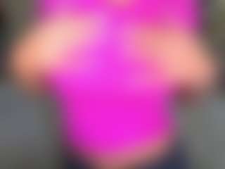 Live cam show with Emma Gray - Big Nipples on chickslive.net