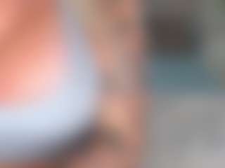Live cam show with Emma Gray - Blonde Hair on luckytryst.com