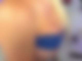 Live cam show with Emma Gray - Gamer Big Tits on livesuperchat.net