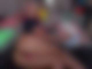 Live cam show with Emma Gray - Gamer on chickslive.net