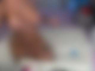Live cam show with Emma Gray - Gamer Blonde Hair on Hubzter Live