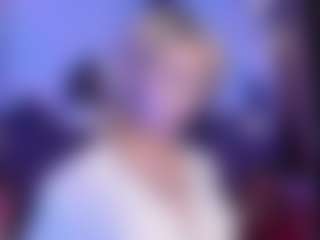 Live cam show with AlysiaSun - Smoking on AdultVida.com