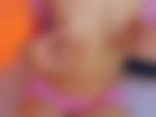 Live cam show with L U I S A H - Facial on Camsoda