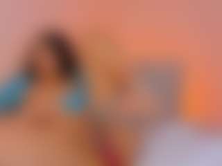 Live cam show with L U I S A H - Living Room on CamwithHer