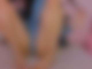 Live cam show with L U I S A H - Living Room on infinitiblacc.com