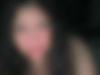 Live cam show with MelanieFawker - Glasses on AdultVida.com