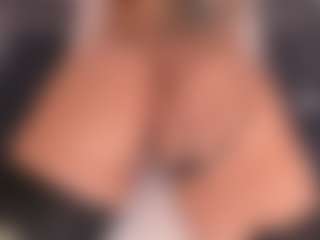 Live cam show with ohyesly - Strapon on Camsoda
