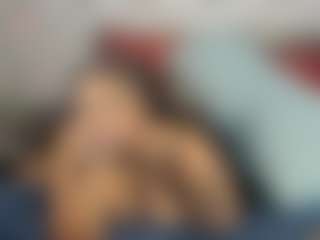 Live cam show with Sienna Divyne - Lips on fuklive.com