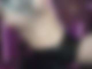 Live cam show with Amy Goth - Blonde Hair Petite on Camsoda