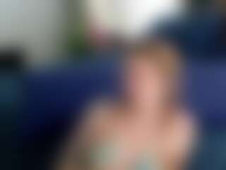 Live cam show with Peelin Off Like Clementine - Curly on CamClone
