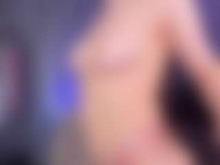 Live cam show with Lovely-Poppy - Shaved Pussy on Stripli.com