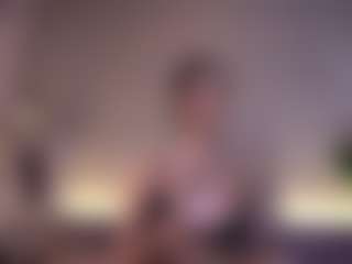 Live cam show with Elle Diane 👑 - Student on AdultVida.com