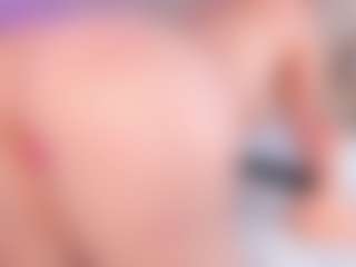 Live cam show with MadelynnGray - British on live18s.com
