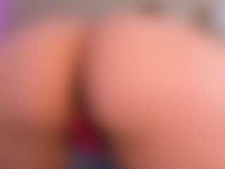 Live cam show with MadelynnGray - Shaved on TeamSkeetLive