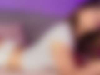 Live cam show with Emylie sexy body - Double Penetration on Camsoda