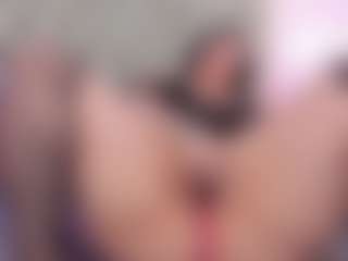 Live cam show with Anette-Cooper - Bedroom MILF on Livezox