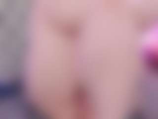 Live cam show with Anette-Cooper - Middle Aged on Camsoda