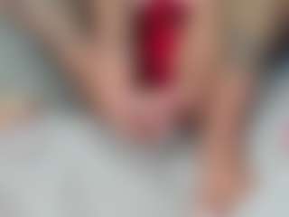 Live cam show with Hanna-moore1 - Nipple Piercings on friskycurves.com