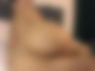 Live cam show with Sweet_Maggie - Oil on TottyGirls