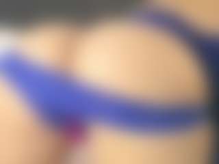 Live cam show with Sweet_Maggie - Oil on Sweet Sext
