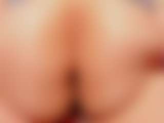 Live cam show with Ali Johansonn - Bedroom Mature on Camsoda
