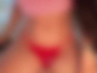 ilona4u MILF webcam performer live streaming