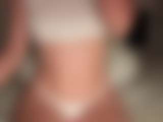 ilona4u's Live Sex Cam Show