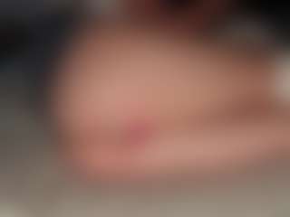 Live cam show with ilona4u - Petite MILF on crypto-cams