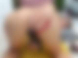 Sweet Cherry MILF webcam performer live streaming