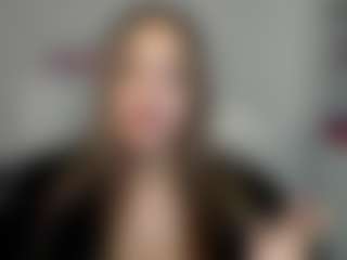 Spettacolo in cam dal vivo con emilyDirty - Genital Piercings su Camsoda