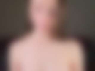 Live cam show with Lexi-Split - Lips on 1on1-livenow