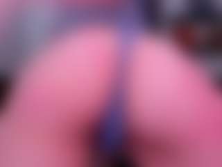 Live cam show with Lexi-Split - Blue Eyes on Fling VIP Chat