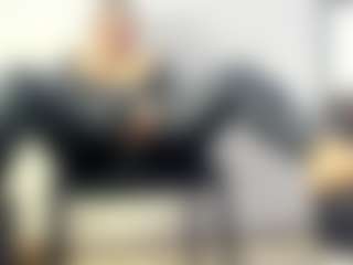 Live cam show with BRENDAMILFHOT - Living Room on Chatstar
