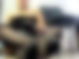 Live cam show with BRENDAMILFHOT - Living Room on liverealitysex.com