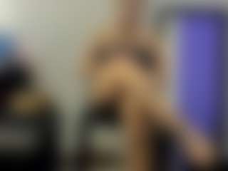 Live cam show with BRENDAMILFHOT - Striptease MILF on chickslive.net