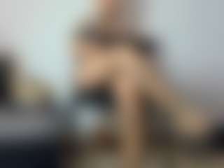 Live cam show with BRENDAMILFHOT - Brown Hair MILF on StripNow