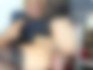 Live cam show with BRENDAMILFHOT - Living Room on luckytryst.com