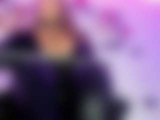 Live cam show with BRENDAMILFHOT - Living Room on mypornchat.com