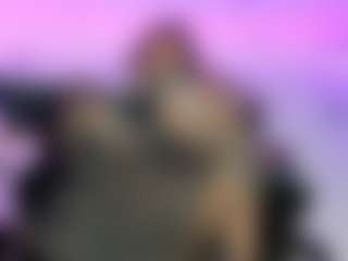 Live cam show with BRENDAMILFHOT - Small Tits Mature on xplaylive.com