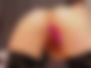 MichelMomsen's Live Sex Cam Show