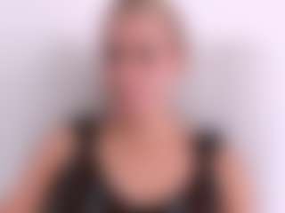 Live cam show with SamanthaWatsonn - Thin on AdultVida.com