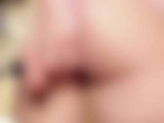 Live cam show with Agatha Black - Butt Plug on fuck-show.com