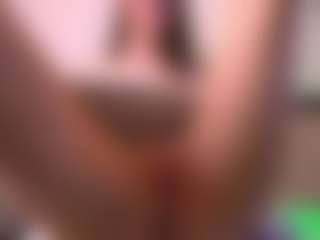 Live cam show with Dia - Brown Hair Teen (18+) on CamClone
