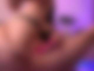 Live cam show with Dia - Petite on liverealitysex.com