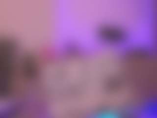 Live cam show with Dia - Fingers on Camsoda