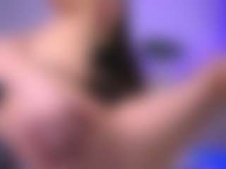 Live cam show with Dia - Shaved Pussy Brown Hair on Instabang