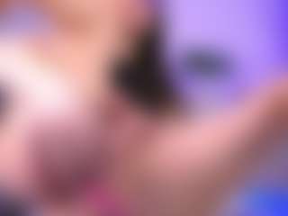 Live cam show with Dia - Brown Eyes Brown Hair on sexylivex.com