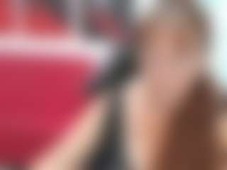 Live cam show with VanessaHotts - Living Room on Camsoda