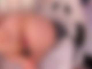 Live cam show with Nathalie Rivers - Raven Hair on Latina Girls